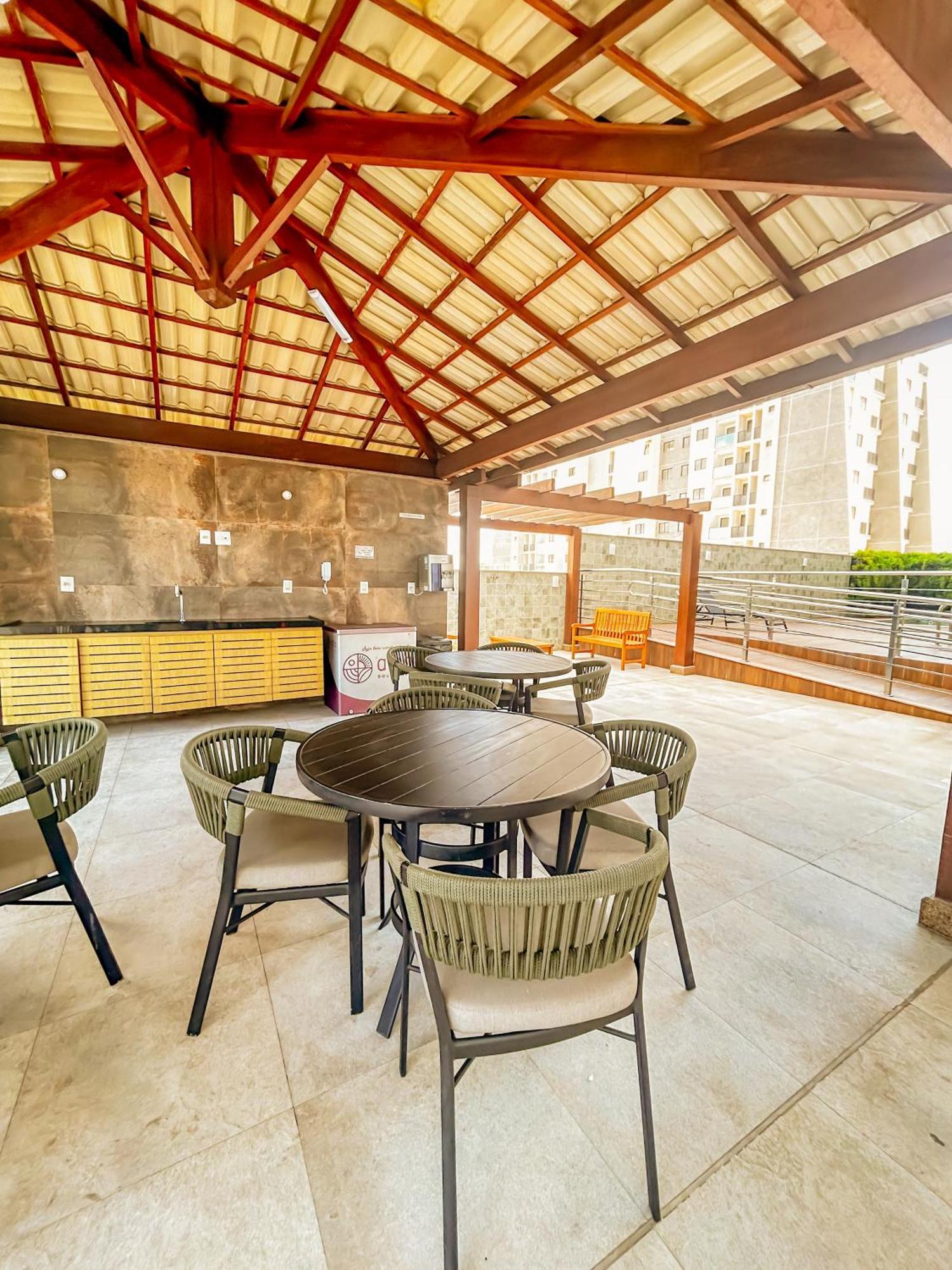 Moderno E Novo Em Frente O Shopping Boulevard *