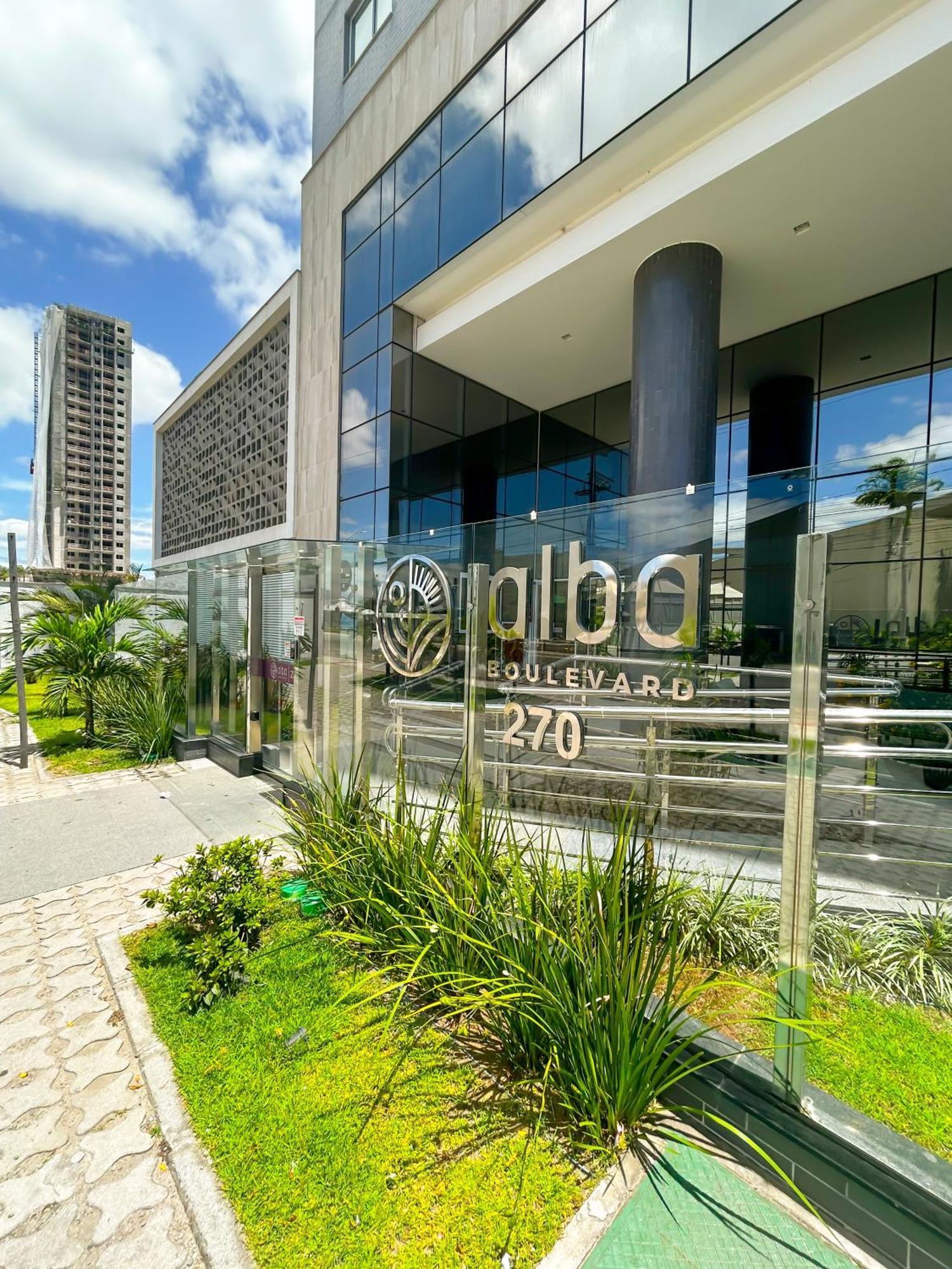 Moderno E Novo Em Frente O Shopping Boulevard *